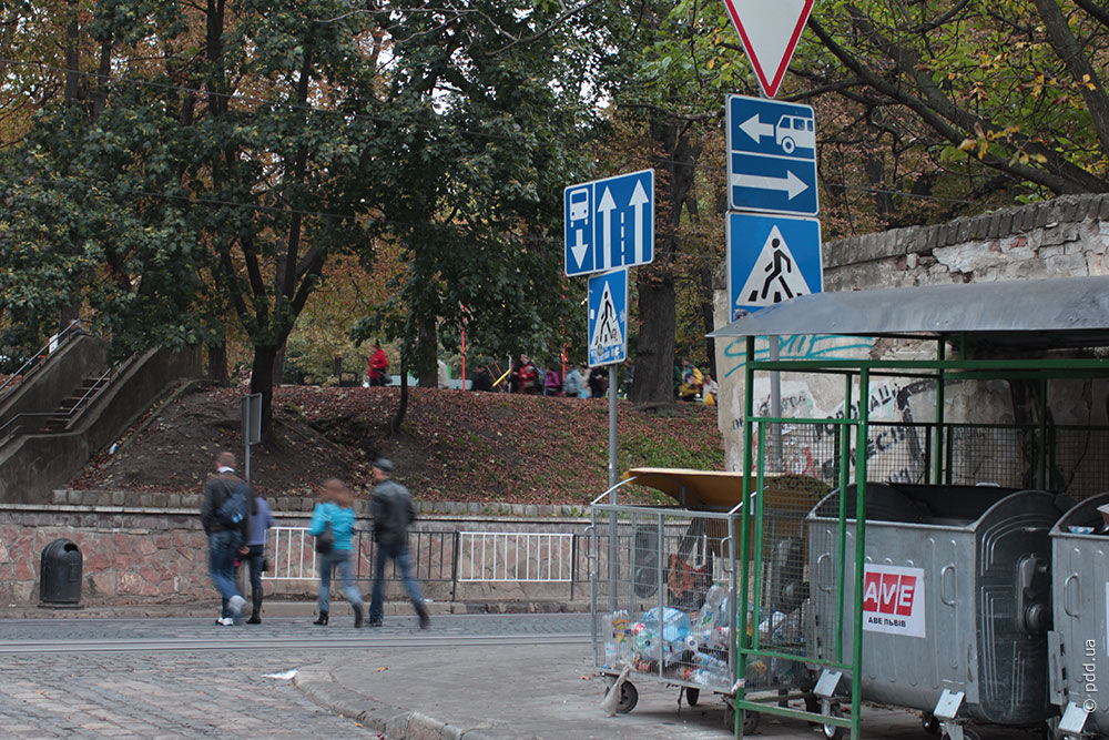 Фотография 1, Знак 5.10.1 Выезд на дорогу с полосой для движения маршрутных транспортных средств